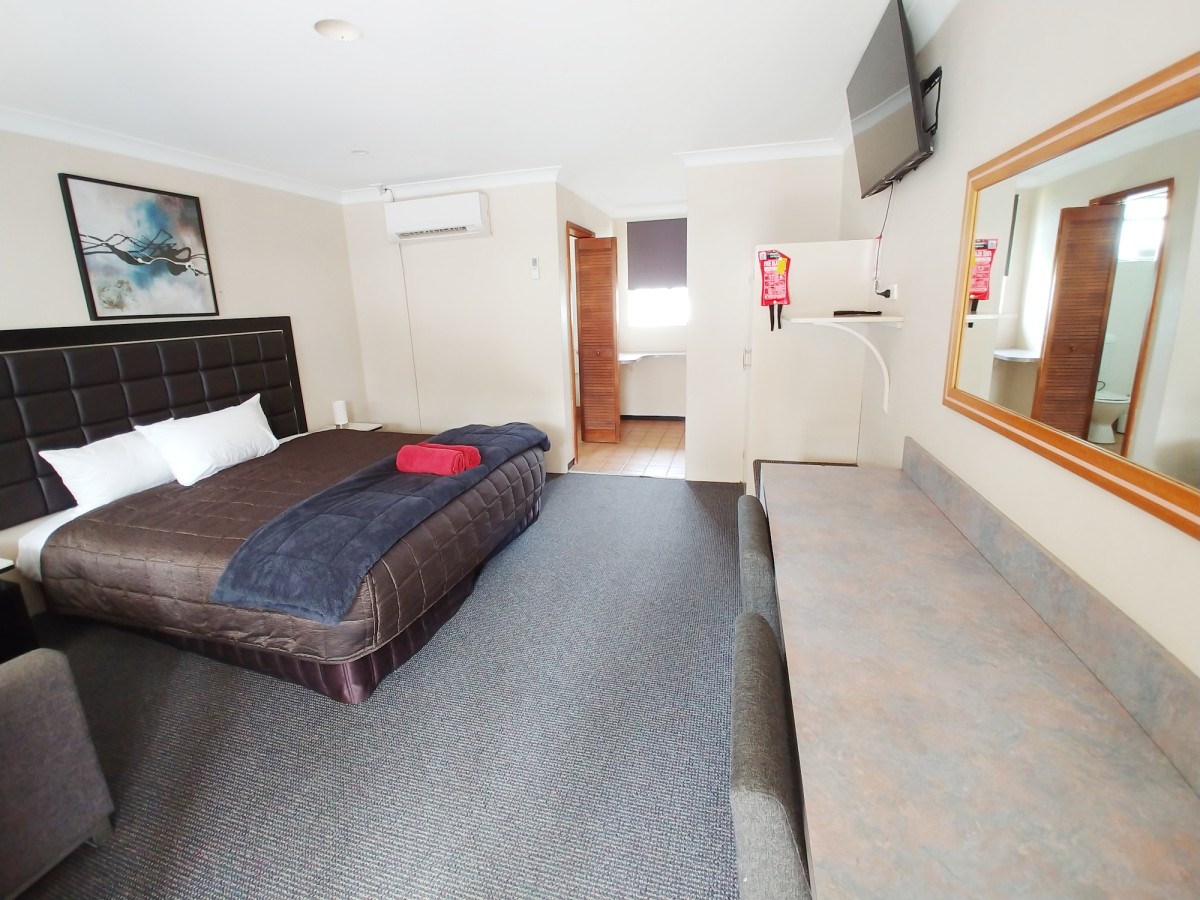 Standard Double Kitchenette