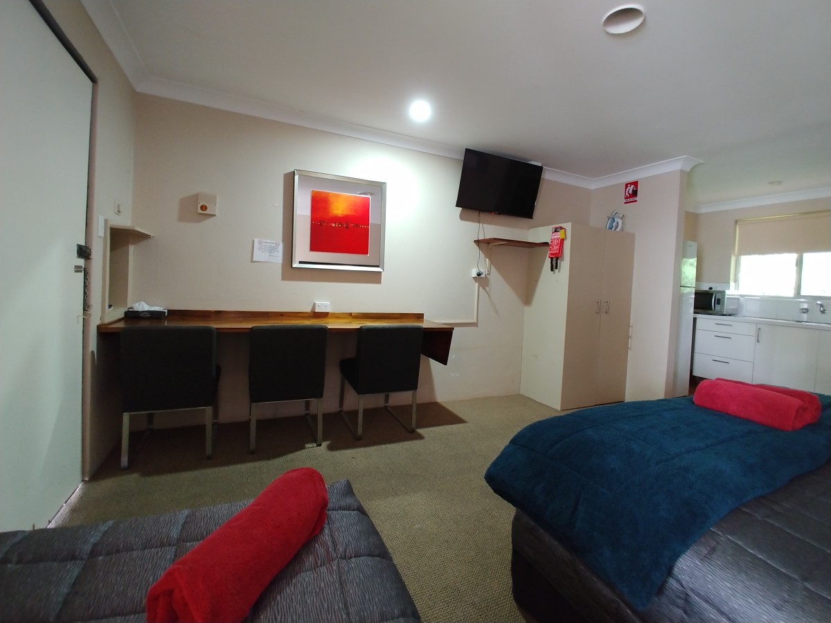 Standard Triple Kitchenette